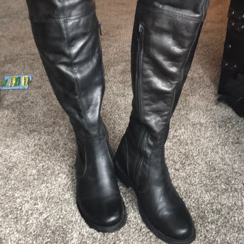 Over knee boots gently used